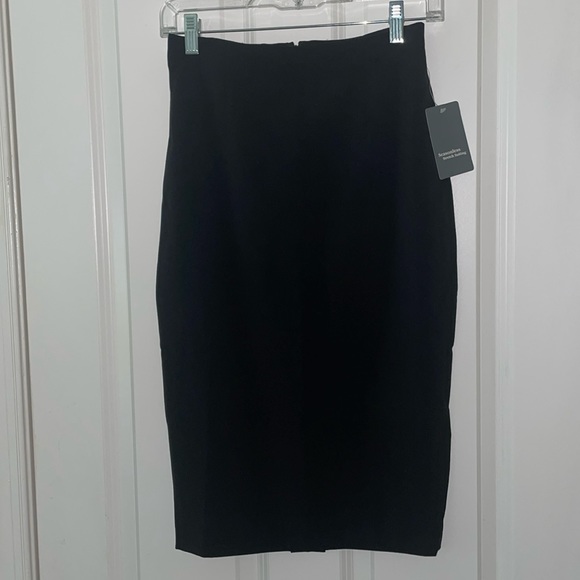 Newport News Black Pencil Skirt - Size 2 - Picture 1 of 5